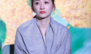 误删何炅微信引热议，李小冉回应：我就是情商好低……发量也惊人